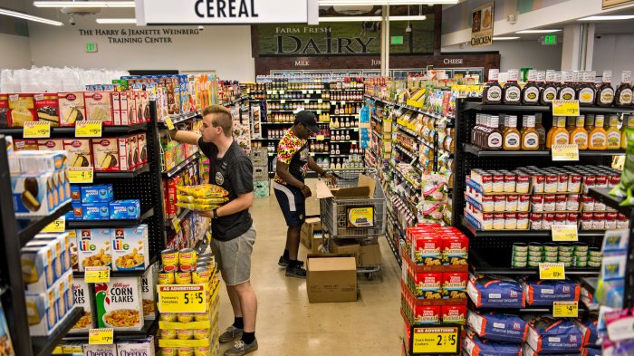 How to Manage Your Grocery Shopping: 4 Tips