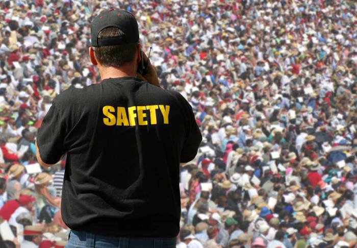 How to Manage Cooking for a Crowd: 6 Tips