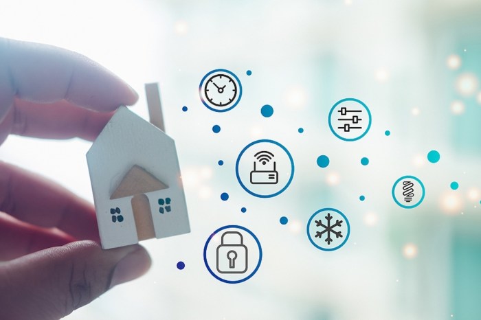 How to Manage Your Property with Technology (7 Tips)